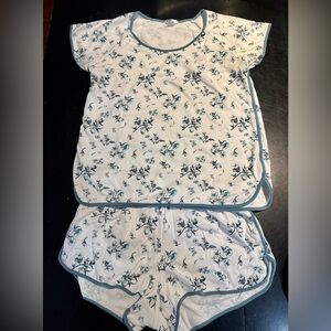 LAKE Two-Piece pajamas White with blue floral print